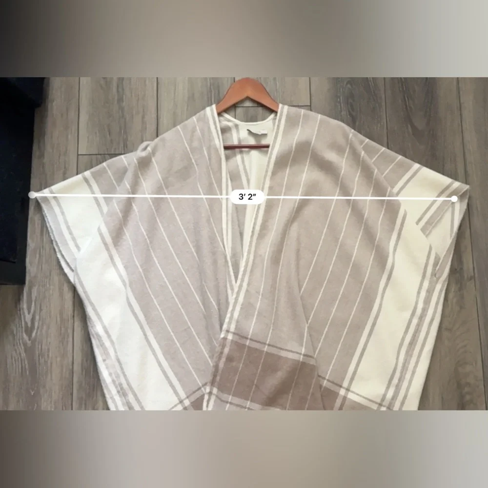 LOFT Beige & Cream Plaid Fringe Poncho M/L